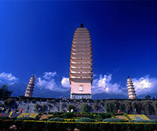 ���^(q��)��λ�á�����ʡ��̎���A���񹲺͇�(gu��)����߅����λ�ڱ���21��8��32����-29��15��8�����͖|��(j��ng) 97��31��39����-106��11��47����֮�g�����ؚw��(xi��n)�M؞��ʡ�ϲ���ȫ���|�����M��864��9�������ϱ����v��900�������e39��4�f(w��n)ƽ��������ռȫ��(gu��)ꑵؿ���e��4��1������ȫ��(gu��)�ڰ�λ��ȫʡ������e����ɽ�ؼsռ84������ԭ������sռ10����������ӹȼsռ6����ƽ������2000�����ң���ߺ���6740������ֺ���76��4����